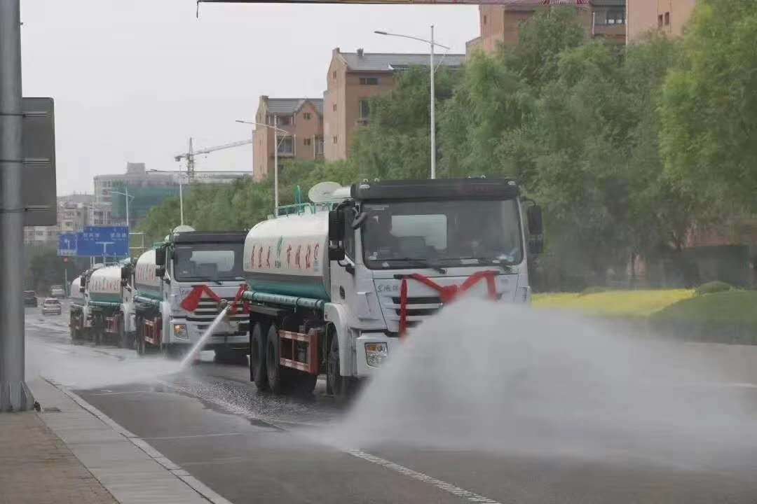 圆满交付!鄂尔多斯市律艺园林公司5台20吨洒水车