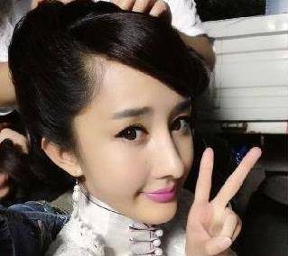 她被称为"烂片女王",整容失败还耍大牌,如今沦落跟网红抢饭碗_文梦洋