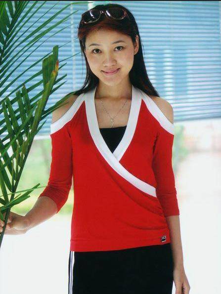 周勤,1973年出生于安徽省合肥市 1992年开始主持安徽台的一个《吉祥鸟