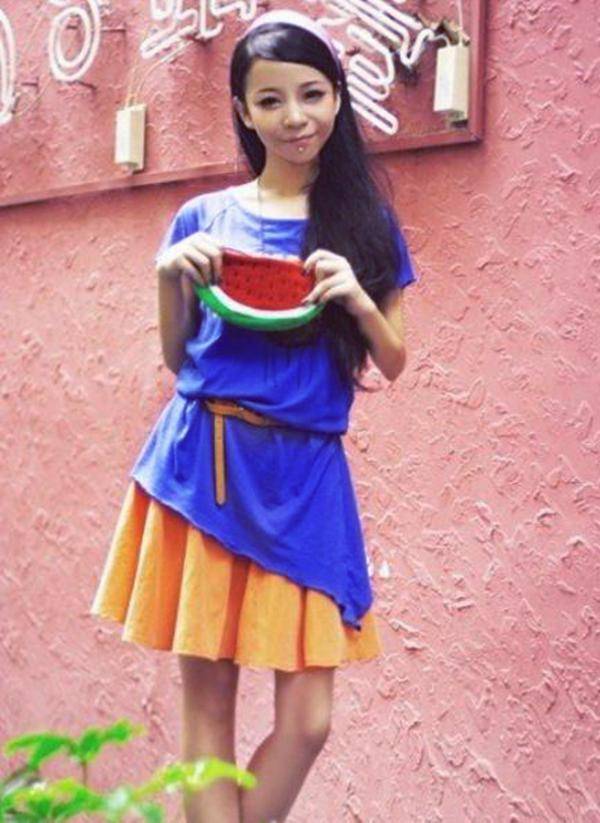 湖南艺人身亡,口含不明液体,大腿内侧有淤青_王妤涵