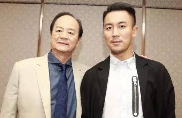 原创狄龙藏了39年的儿子就是最帅包青天的男演员父子俩太像了