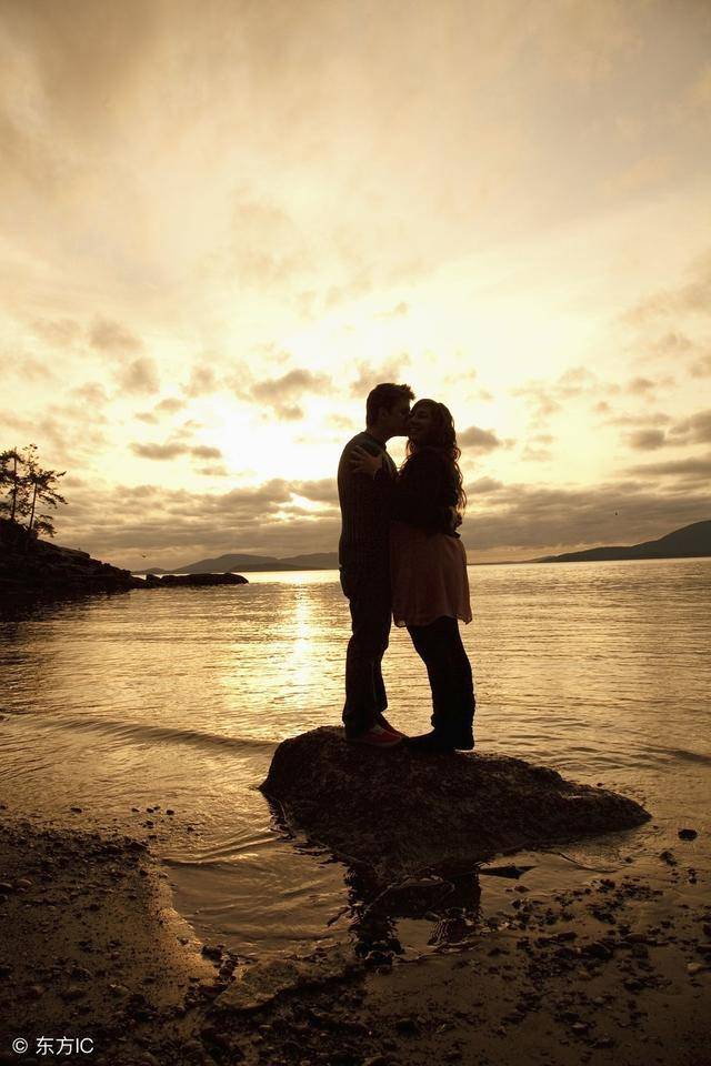 最近很火的情感语录说说,总有一句写进你心里_爱情