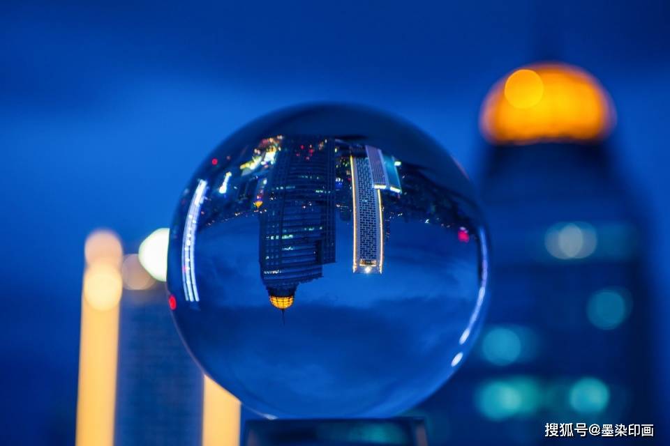 再加以自己的"脑洞",是可以得到更多的趣味与创意的,就如下面的水晶球