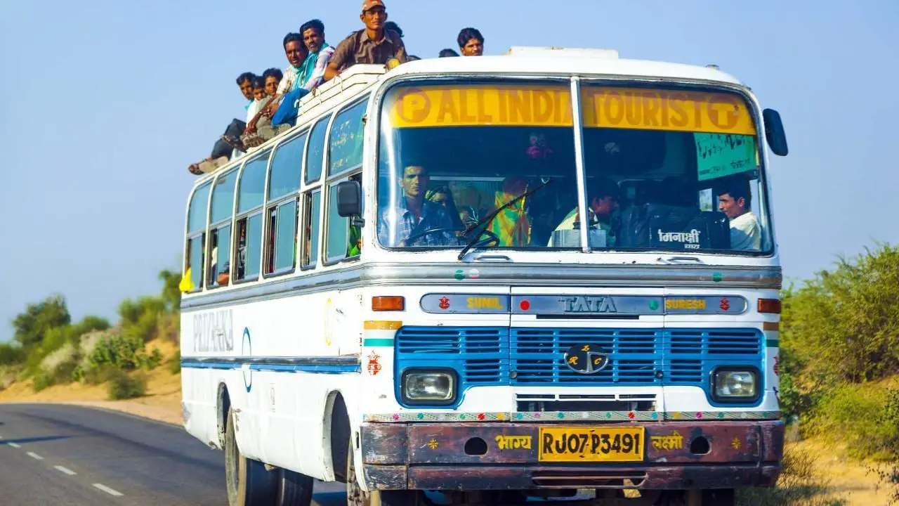 印度人发明"牛粪公交车",用牛粪作为燃料!