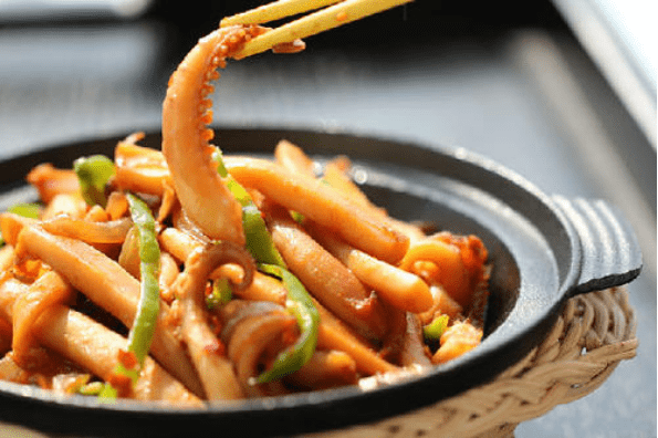 原创美食严选:青椒鱿鱼丝,鹌鹑蛋烧排骨,胡萝卜炒牛肉,腊肉卷心菜