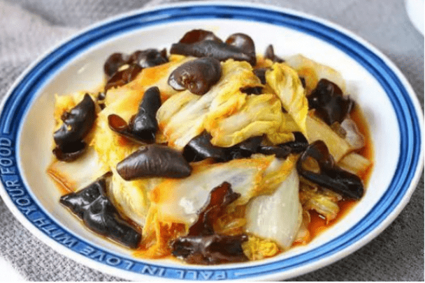 原创美食严选:酱香油焖笋,白菜炒木耳,黄金千层葱花饼,清炒虾仁