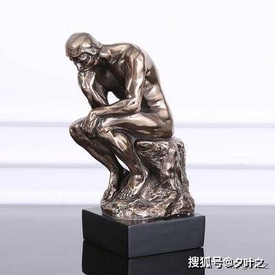 额头,但实际上却是用手掌平托住下巴;很多游客拿出自己在沉思者前拍的