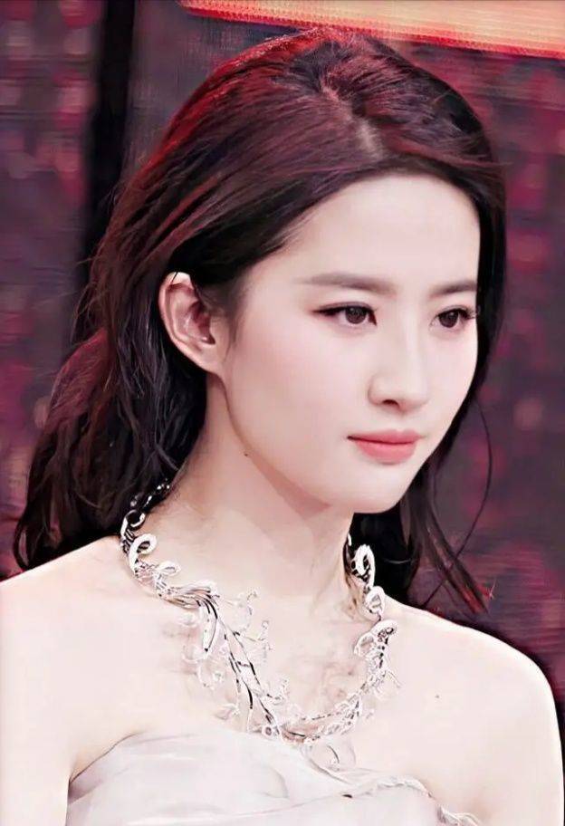 影视明星刘亦菲写真合集:美若天仙,出水芙蓉!