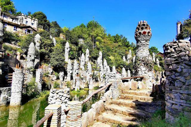 原创贵州"石头王国"走红,阵仗堪比兵马俑,网友:童话里都是骗人的