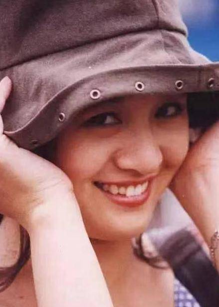 两人在1994年认识,李慕华仰慕于伍宇娟许久,得知她是孤身一人后,就对