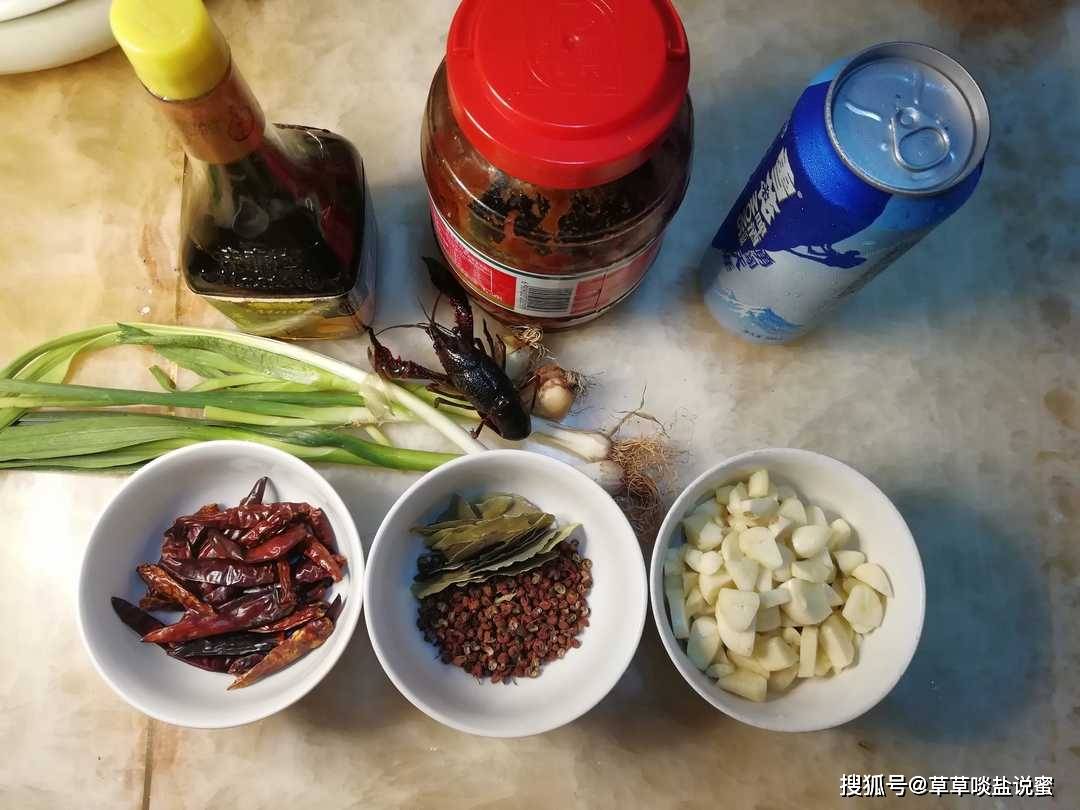 花椒,香葉,八角,桂皮,生薑,蒜頭,青蒜,郫縣豆瓣醬,蠔油,生抽,啤酒等