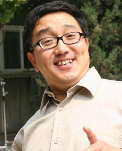 刚满15岁的句兆杰参加省内的文艺汇演,表演的节目展现极佳的天赋,获得