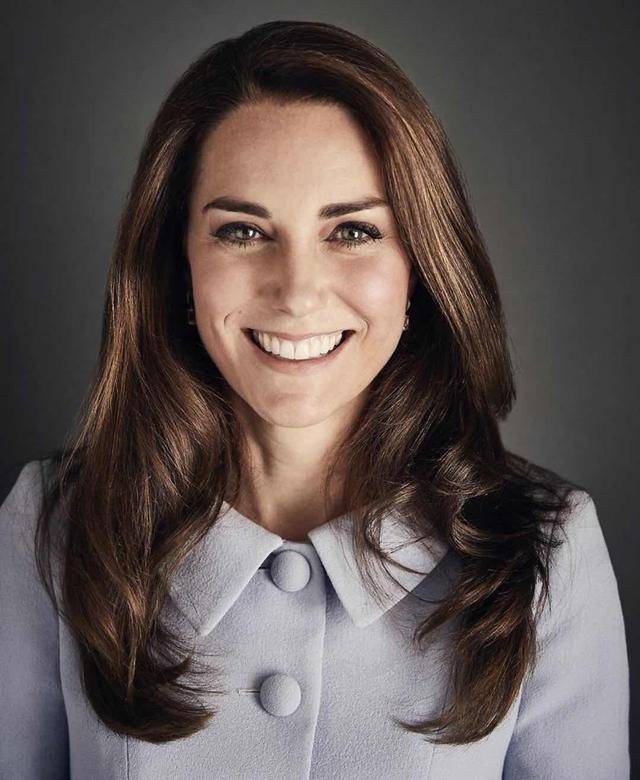 原创反差太大!贤淑凯特年轻时也爱泡夜店,王妃穿缎面吊带裙太性感