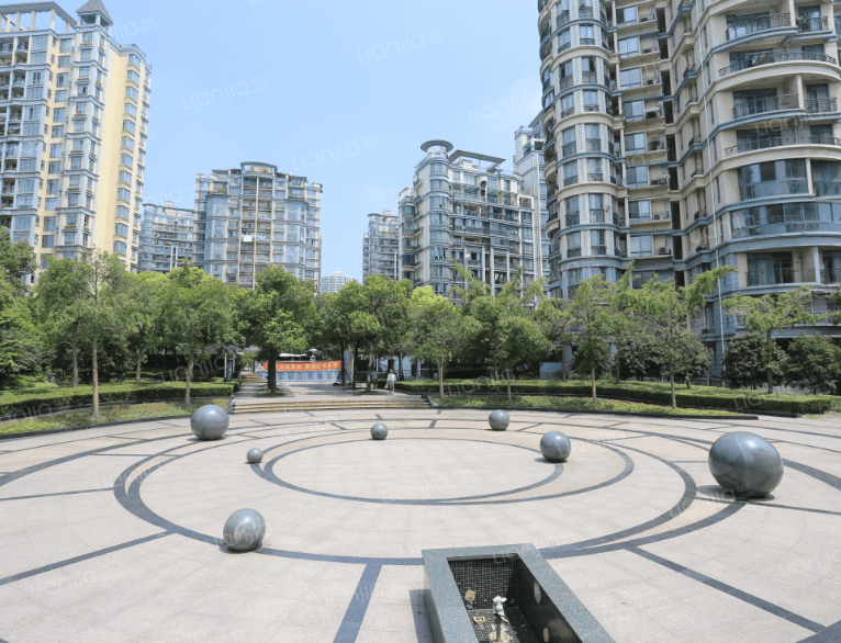 优质法拍房徐汇爱建园39号501室