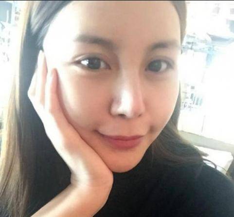 还有一位见帅哥就爆灯的丁东丽.