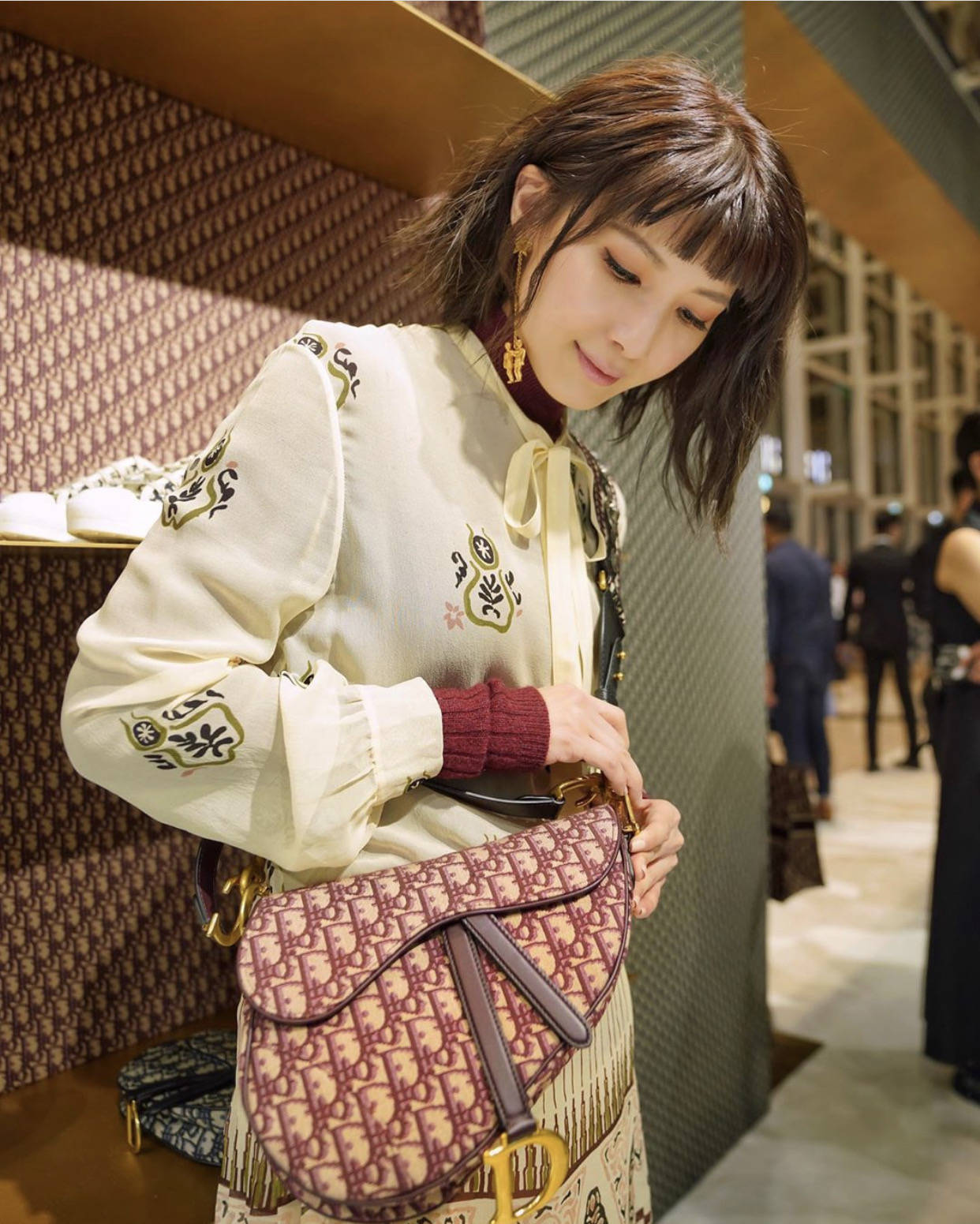 欧萱出席迪奥amour 新加坡展示店