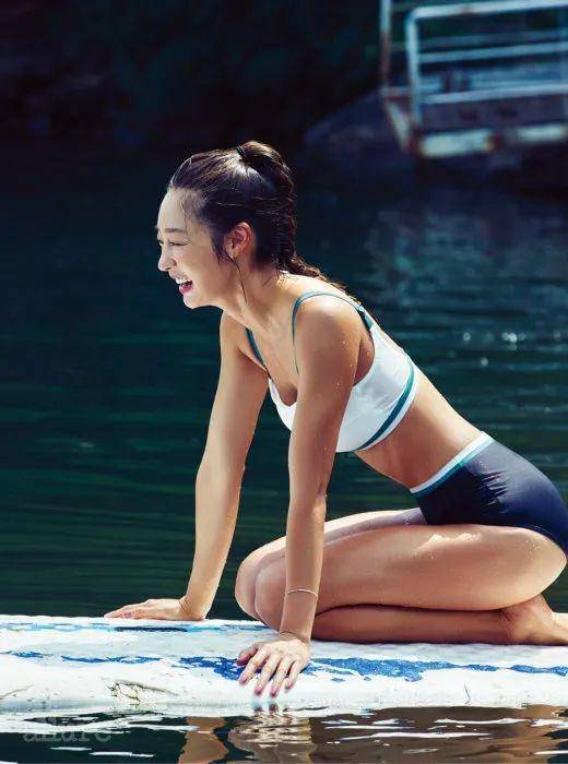 韩国美女崔汝珍水上穿泳衣!肌肉漂亮魔鬼身材诱人