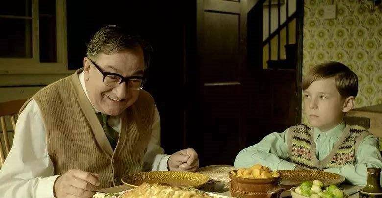 豆瓣7.5电影《吐司》:成长就是在孤独中失去,在追寻中拥有