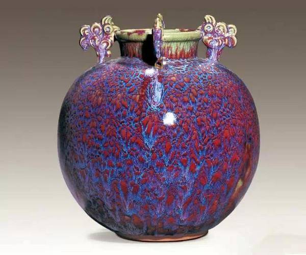 在神垕钧瓷的故土——河南许昌神垕,美不胜收的钧瓷到处闪动着耀眼的