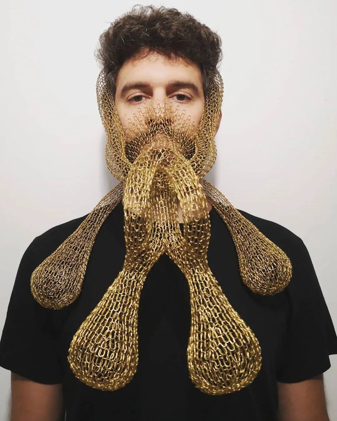 艺术口罩成为圈内必需品?