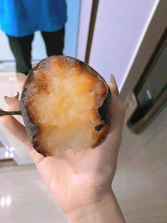 花19元买的东北冻梨收到后很失望咬了口想把冰箱雪糕扔掉
