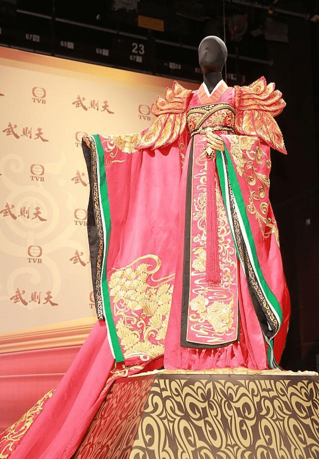 武则天为唐朝开国功臣武士彟次女,母亲杨氏(出身隋朝皇室,父亲为隋朝