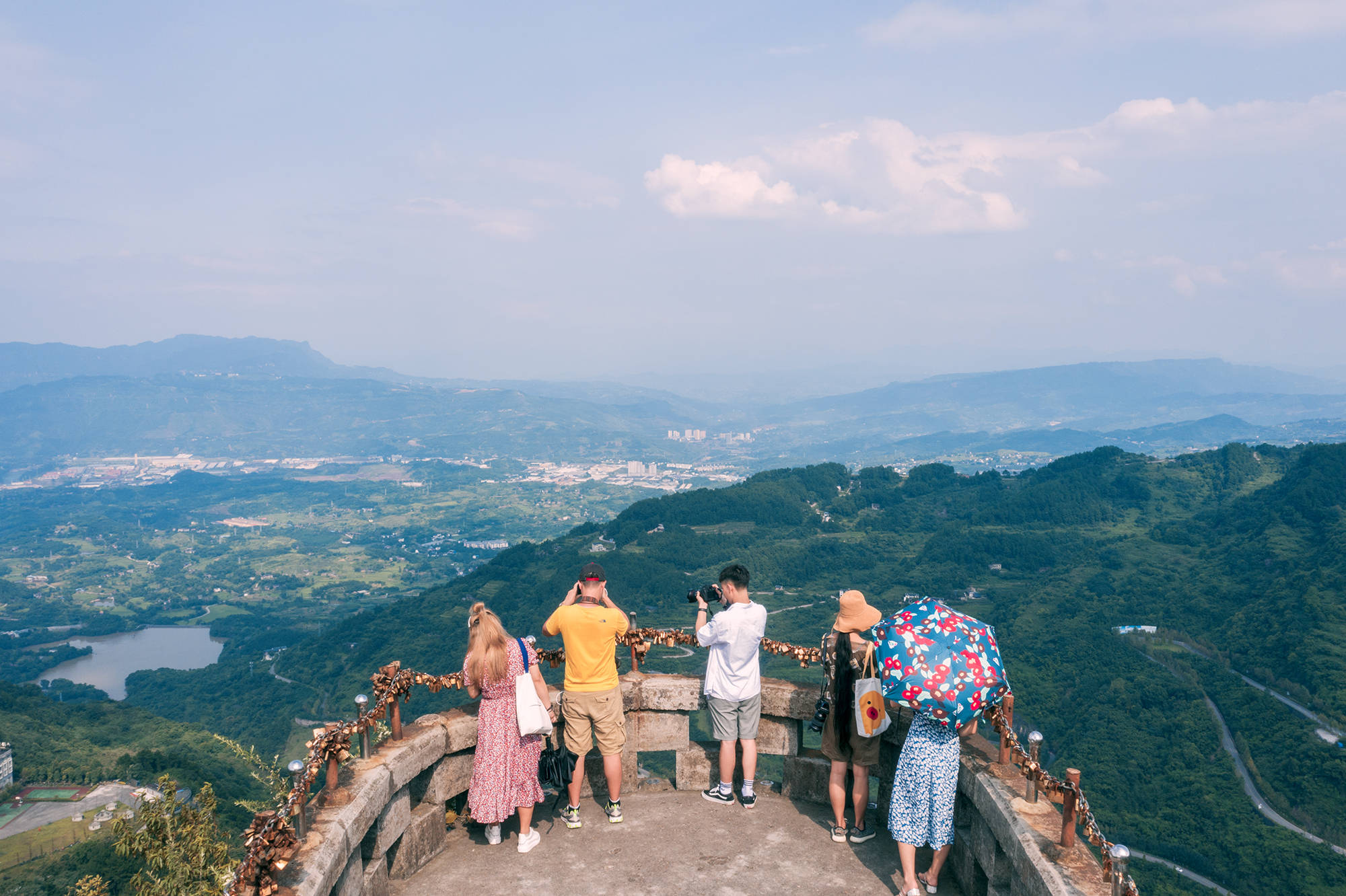 原創重慶綦江有座大山,山上有座千年古剎,其險陡程度堪比貴州梵淨山