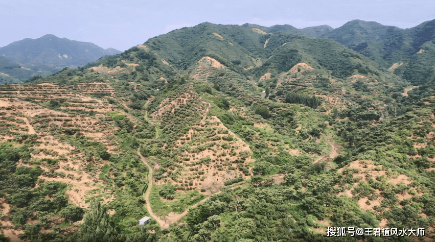 墳地風水富貴風水寶地看風水大師王君植北京航拍龍穴砂水就明白了