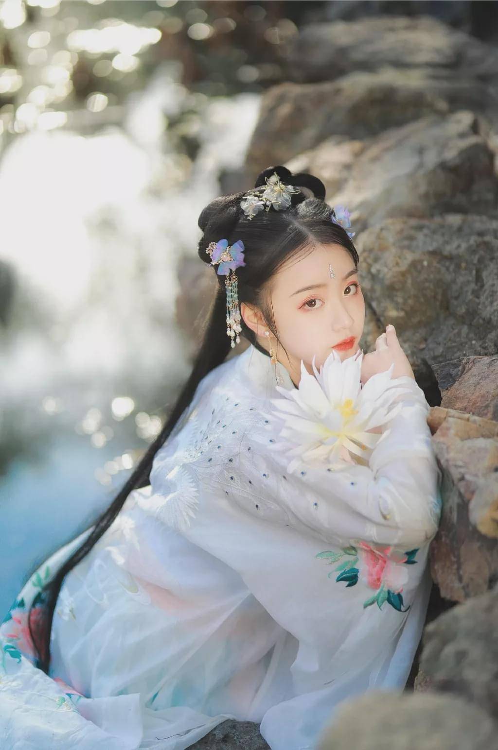 汉服小仙女:寄以幽昙,暗香徐来