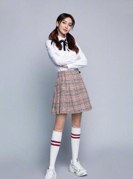 杨颖为显腿细穿jk制服还要搭透光白袜这腿难怪能成教主最爱