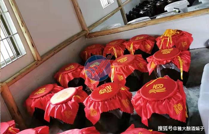 做酒设备酿酒10年的老师傅告诉你,酒坛这样洗存的酒才香_坛子