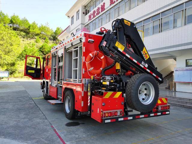 【喜迎"新同事" 救援添利器】——多功能消防救援车