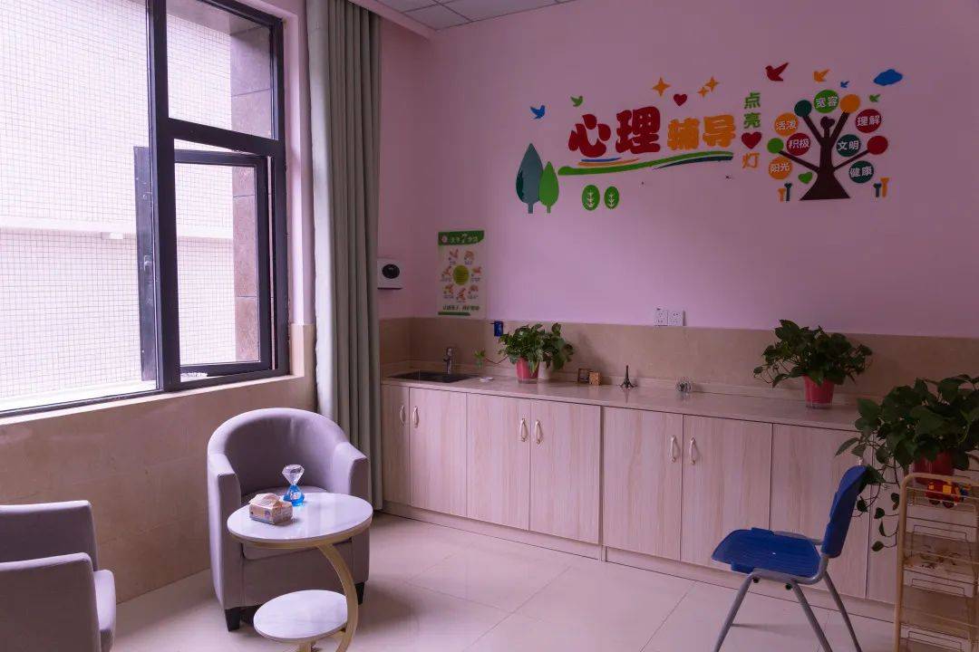 蓬安县妇幼保健院心理门诊设有心理接待室,心理测量室,心理治疗室,有