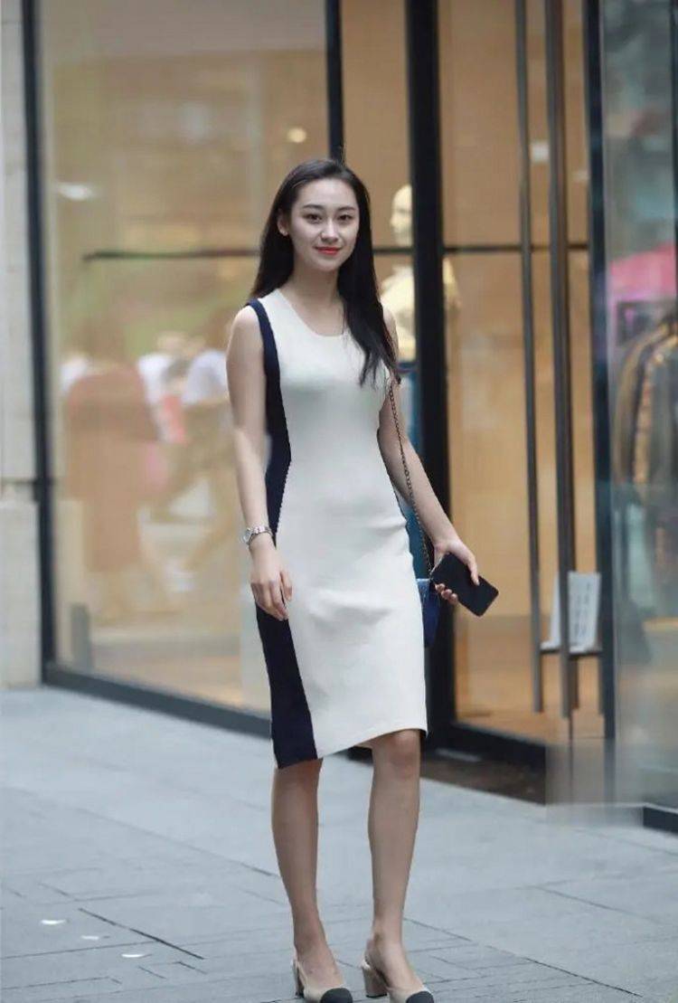 原创街拍,ol款式设计的连衣裙,尽显成熟性感气质