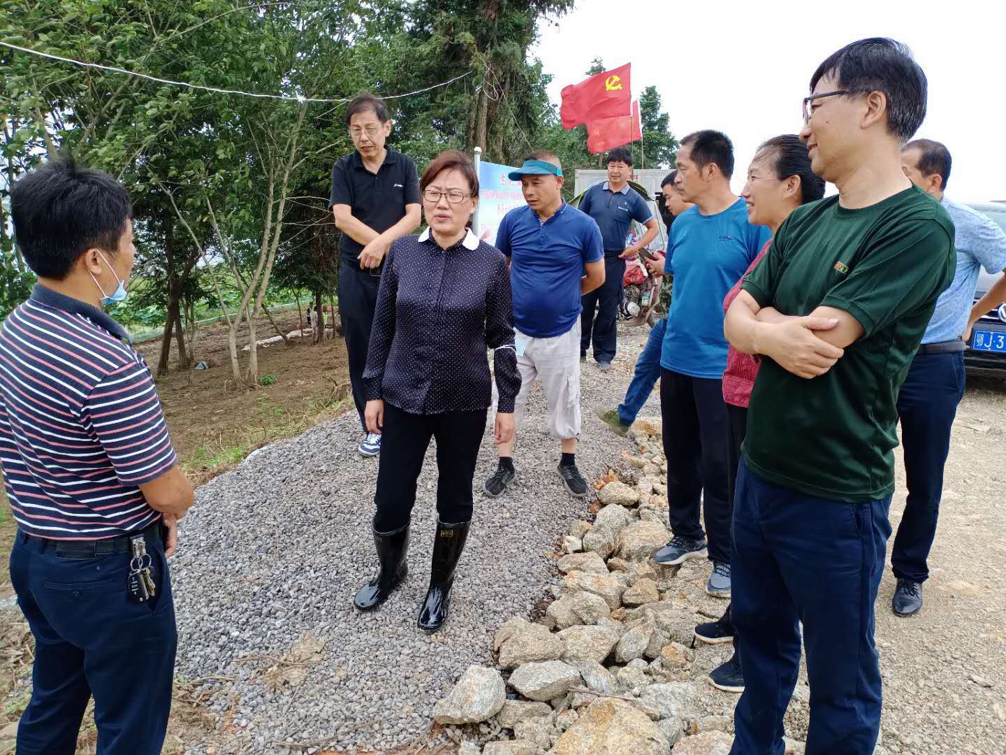 湖北省蕲春县委书记赵少莲到赤东湖堤八里湖段检查防汛巡查工作