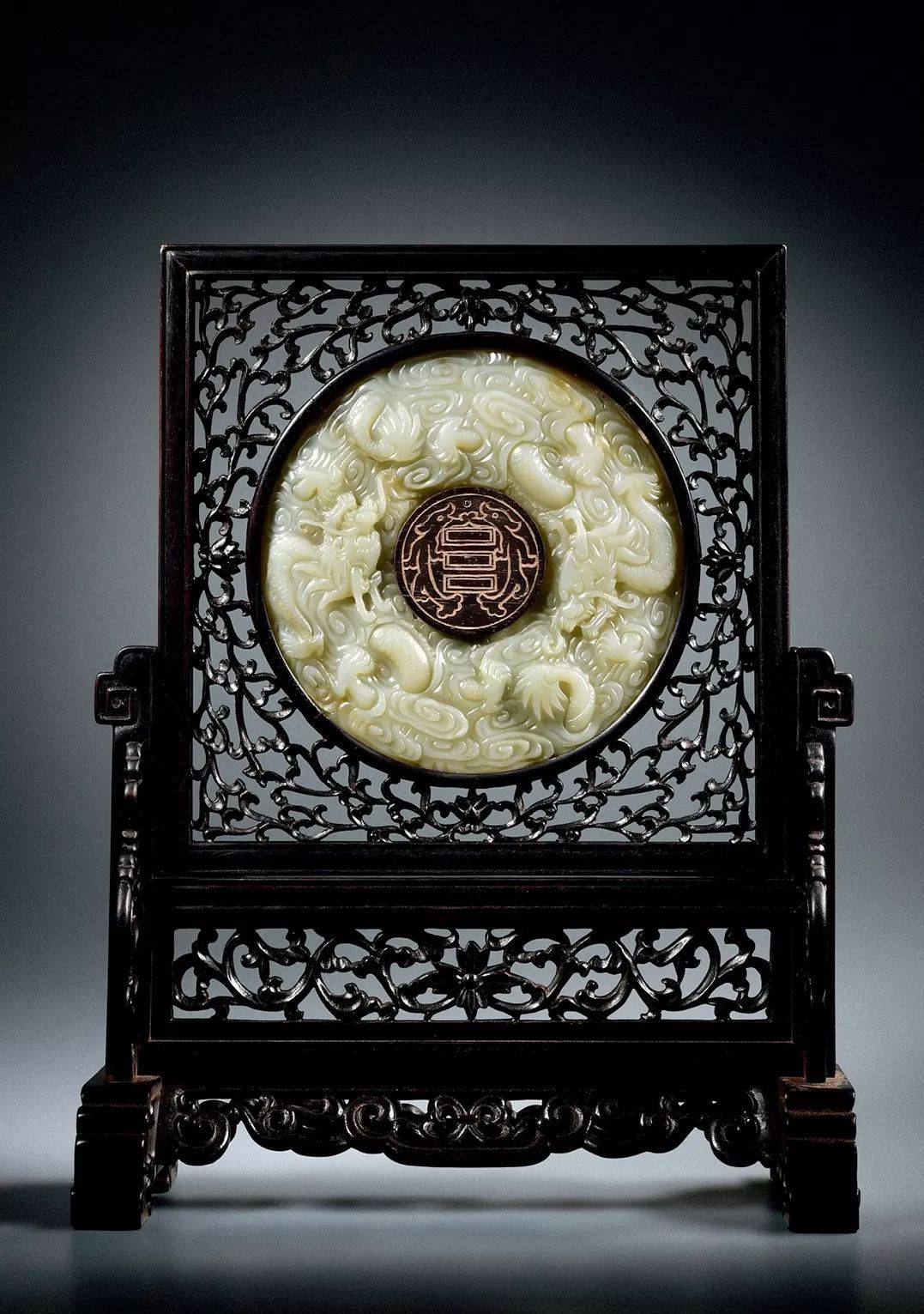 153 清 白玉兽耳活环天鸡瓶 154 清乾隆 白玉兽面博古纹赏瓶 155 清