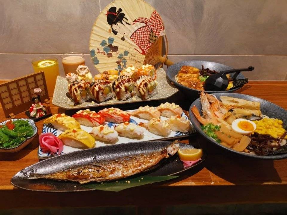 鳗鱼,玻璃虾寿司现点现做,胃小的不要来!