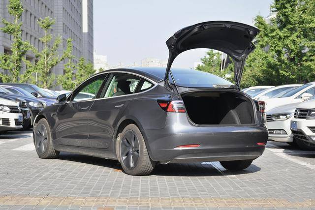 国产还需加油,特斯拉model3月销近15万台,比燃油车还火