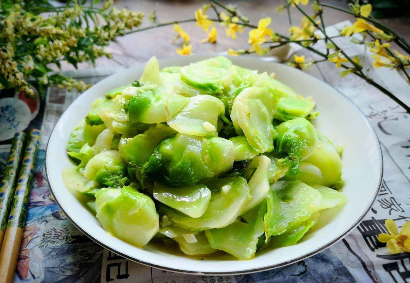 吃这菜正当季,钙是鸡蛋5倍,简单一炒,鲜甜水嫩比肉好吃_儿菜