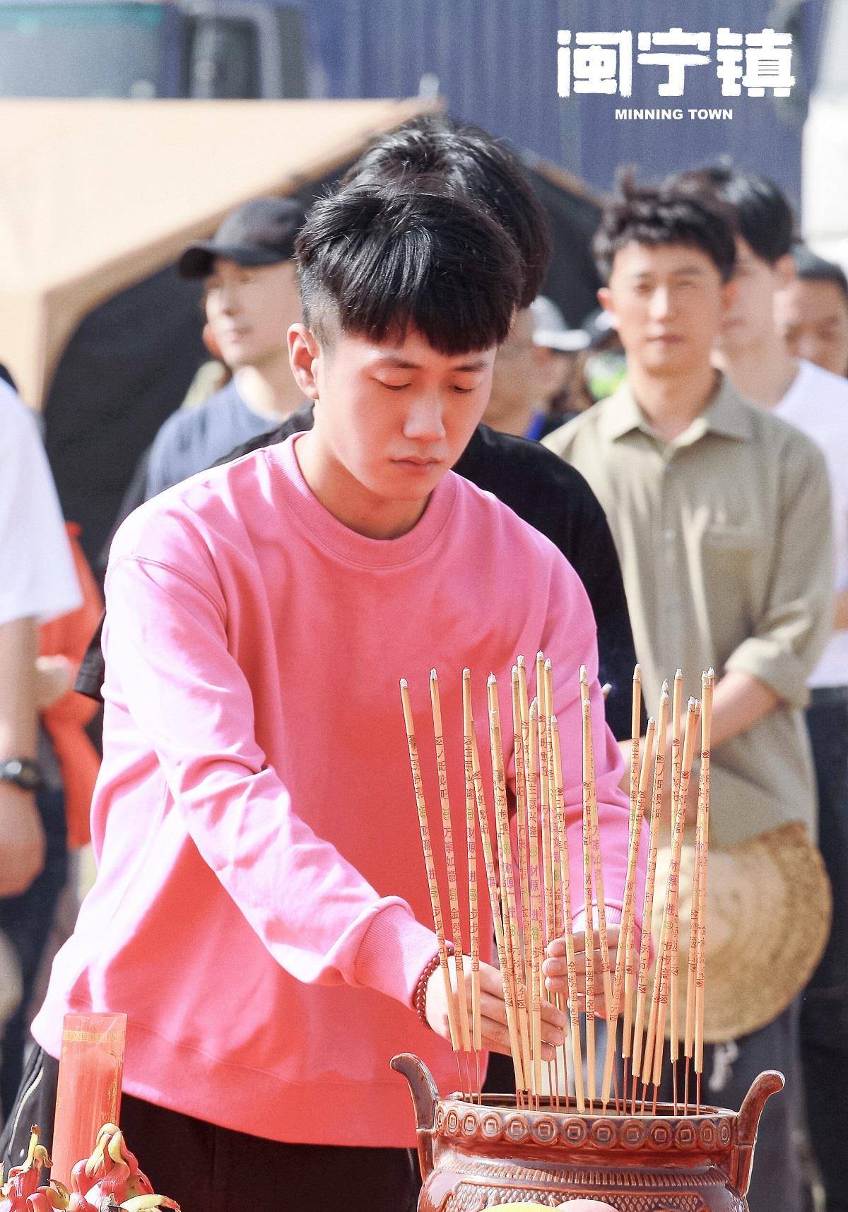 正午阳光电视剧闽宁镇开机姜冠南突破形象挑战扶贫题材