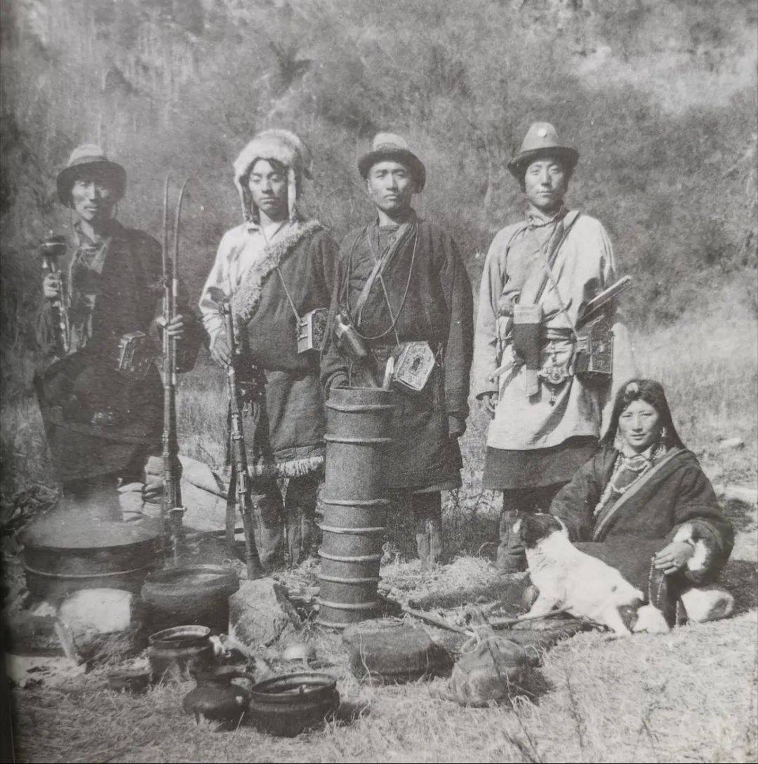 读城〕故乡万仞白雪:老影像里的康巴汉子