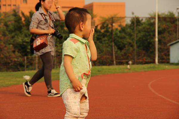 小孩子图片恶搞开裆裤图片