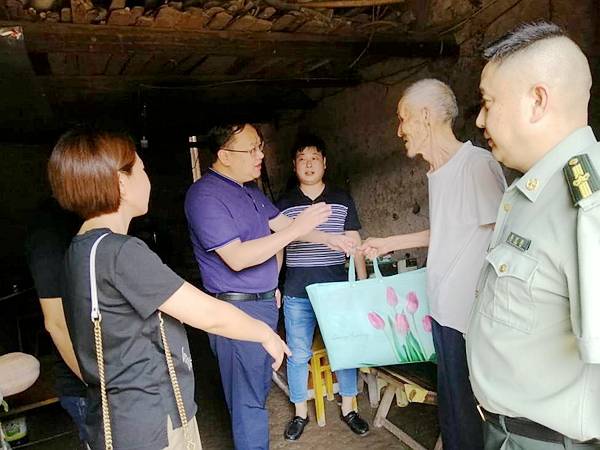 重庆市丰都县|重庆市丰都县名山街道开展“八一”走访慰问活动