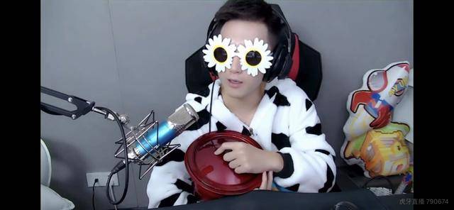 小舅子周年庆露脸网友惊呼这颜值爱了爱了