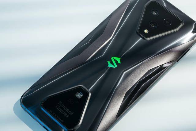 120hz 高刷  270hz 屏幕采样率,腾讯黑鲨游戏手机 3s 体验评测