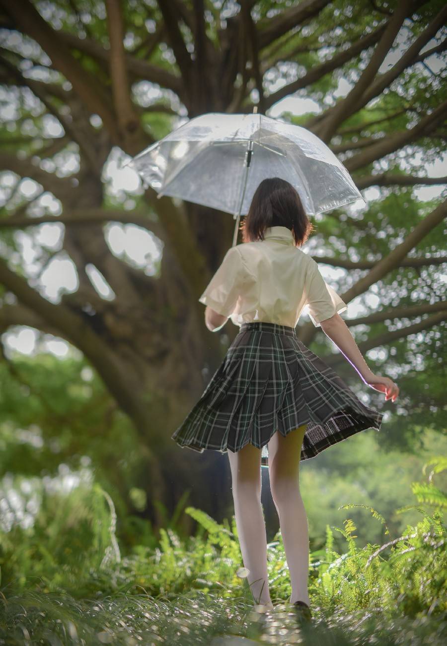 jk少女,雨中的草川格裙少女_手机搜狐网