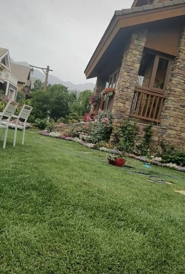 原创苗苗嫁给郑恺过起阔太生活院子里搭帐篷睡觉透露大房子是租的