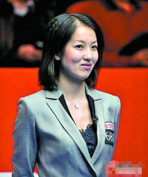 今天我们要讲的这位女裁判叫诸瑛,中国国籍,1982年出生的她现在已经38