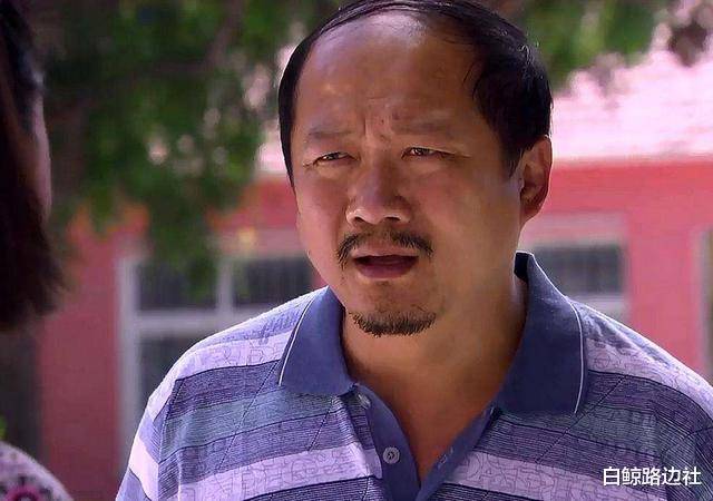 谢广坤也出事了与女歌手贴身互动太轻浮被批不尊重女性遭抵制