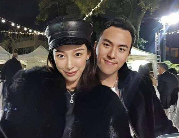 原创何猷启20岁女友颜值惊人齐娇带娃回家画面心酸大女2岁小女才9个月